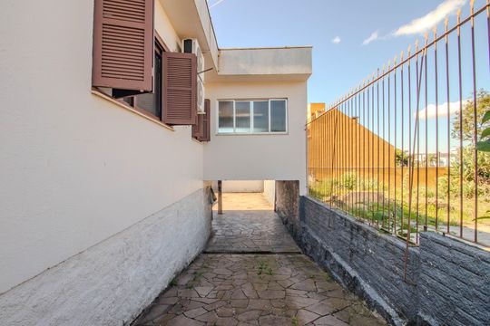 Garagem de casa à venda com 3 quartos, 160m² em Jardim Itu, Porto Alegre