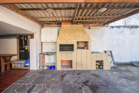 Pátio de casa à venda com 3 quartos, 160m² em Jardim Itu, Porto Alegre