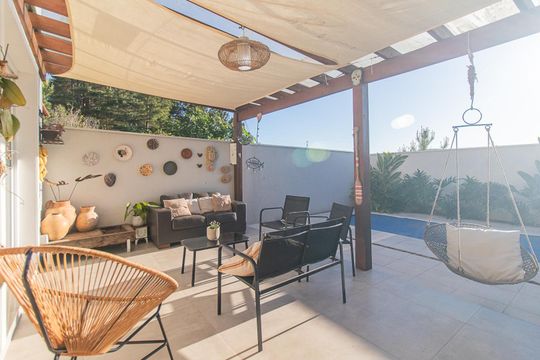 Quintal de casa à venda com 3 quartos, 230m² em Espírito Santo, Porto Alegre