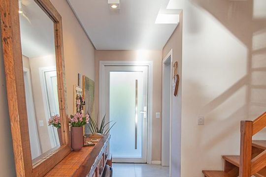 Sala de casa à venda com 3 quartos, 230m² em Espírito Santo, Porto Alegre