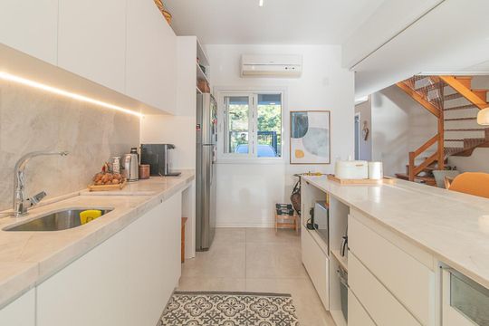 Cozinha de casa à venda com 3 quartos, 230m² em Espírito Santo, Porto Alegre