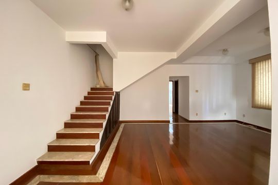 Casa à venda com 4 quartos, 284m² em Del Castilho, Rio de Janeiro