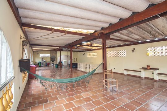 Terraço de casa à venda com 3 quartos, 400m² em Bortolândia, São Paulo