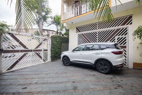 Garagem de casa à venda com 3 quartos, 400m² em Bortolândia, São Paulo