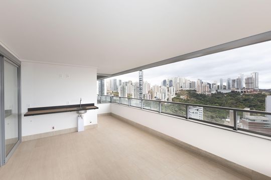 Varanda da Sala  de apartamento à venda com 4 quartos, 239m² em Vale do Sereno, Nova Lima
