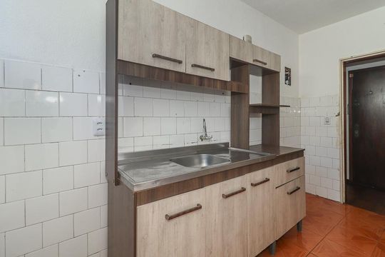Cozinha de apartamento à venda com 2 quartos, 56m² em Jardim Sabará, Porto Alegre