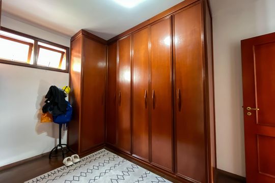 Closet da Suíte 4 de casa à venda com 5 quartos, 580m² em City América, São Paulo