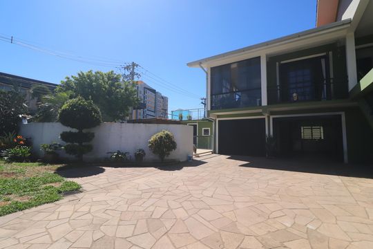Fachada de casa à venda com 4 quartos, 350m² em São Jorge, Novo Hamburgo