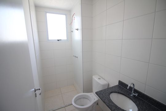 Banheiro de apartamento à venda com 2 quartos, 45m² em Novo Riacho, Contagem