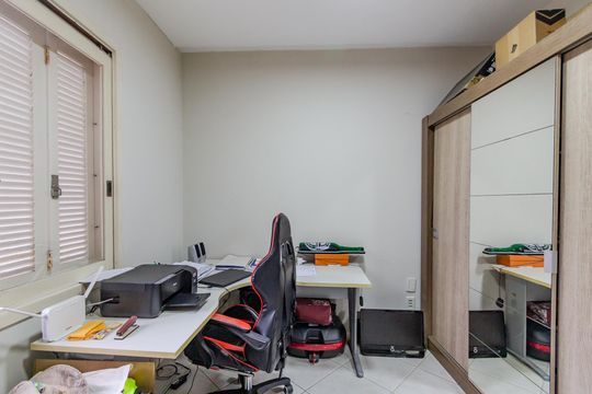 Suíte 2 de casa de condomínio à venda com 3 quartos, 150m² em Teresópolis, Porto Alegre