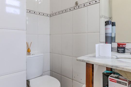 Banheiro da Suíte 2 de casa de condomínio à venda com 3 quartos, 150m² em Teresópolis, Porto Alegre