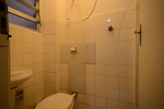 Banheiro de Serviço de apartamento para alugar com 2 quartos, 83m² em Liberdade, São Paulo