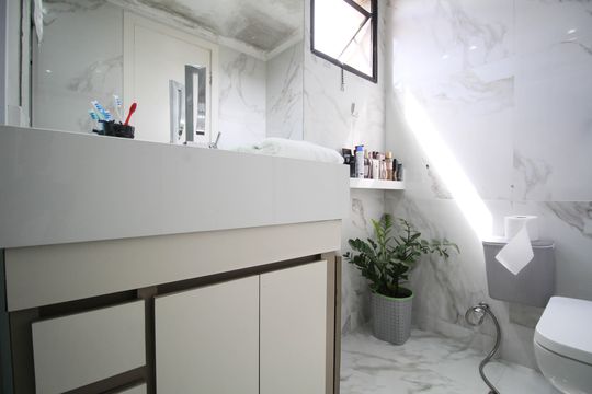 Banheiro suíte 1 de apartamento para alugar com 3 quartos, 148m² em Vila Suzana, São Paulo