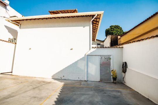 Garagem de casa à venda com 2 quartos, 75m² em Céu Azul, Belo Horizonte