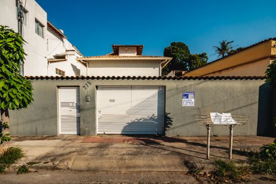 Fachada de casa à venda com 2 quartos, 75m² em Céu Azul, Belo Horizonte