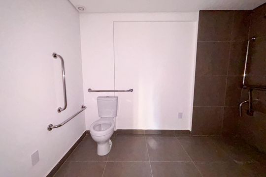Banheiro Social de kitnet/studio à venda com 1 quarto, 25m² em Cerqueira César, São Paulo