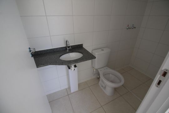 Banheiro da Suíte de apartamento para alugar com 3 quartos, 60m² em Taquara, Rio de Janeiro