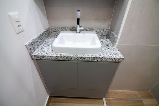 Banheiro Social de kitnet/studio para alugar com 1 quarto, 24m² em Vila Cordeiro, São Paulo