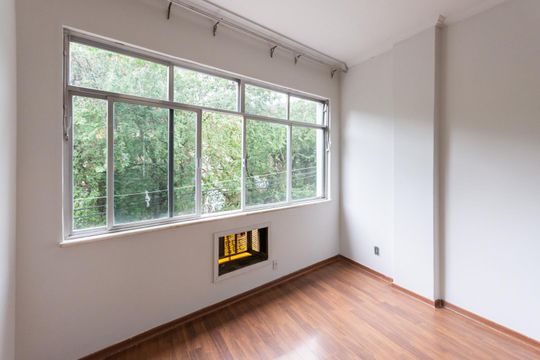 Quarto 2 de apartamento à venda com 3 quartos, 130m² em Grajaú, Rio de Janeiro