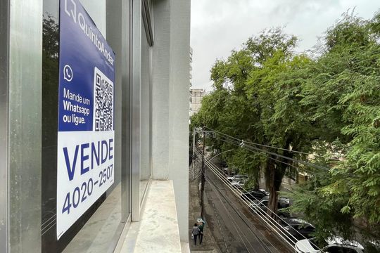 Plaquinha de apartamento à venda com 3 quartos, 130m² em Grajaú, Rio de Janeiro