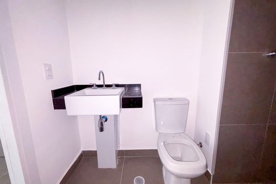 Banheiro de kitnet/studio à venda com 1 quarto, 23m² em Cerqueira César, São Paulo