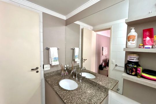 Banheiro da Suíte 2 de apartamento à venda com 3 quartos, 128m² em Vila Leonor, Guarulhos
