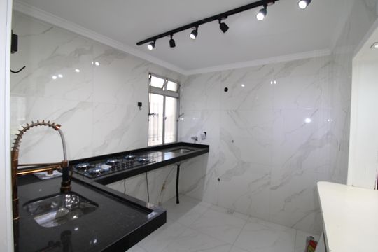 Cozinha de apartamento à venda com 2 quartos, 45m² em Vila Francos, São Paulo