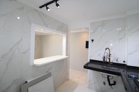 Cozinha de apartamento à venda com 2 quartos, 45m² em Vila Francos, São Paulo