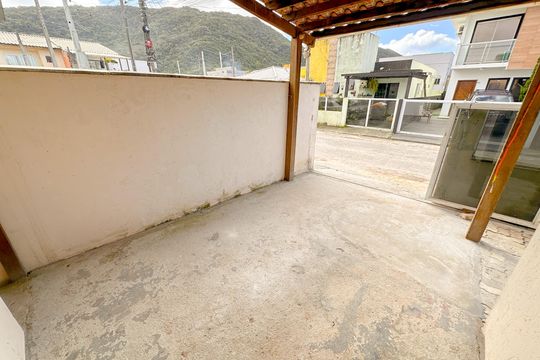 Garagem de casa para alugar com 2 quartos, 135m² em São João do Rio Vermelho, Florianópolis