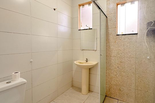 Banheiro de casa para alugar com 2 quartos, 135m² em São João do Rio Vermelho, Florianópolis