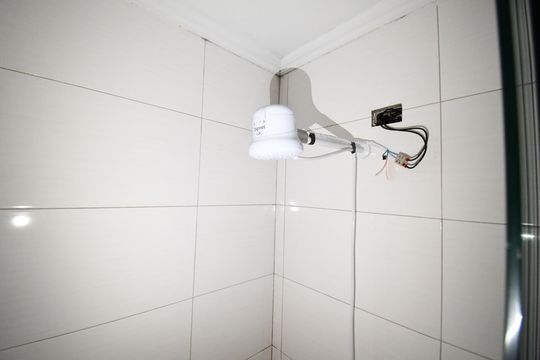 Banheiro de apartamento para alugar com 1 quarto, 62m² em Bacacheri, Curitiba