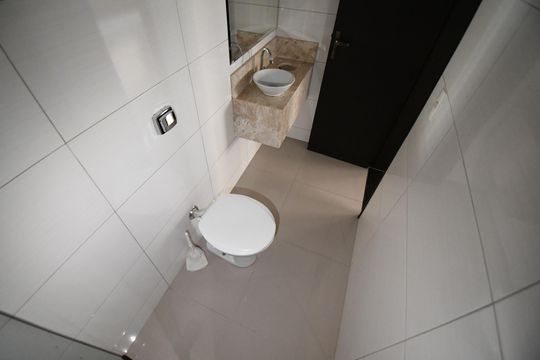 Banheiro de apartamento para alugar com 1 quarto, 62m² em Bacacheri, Curitiba