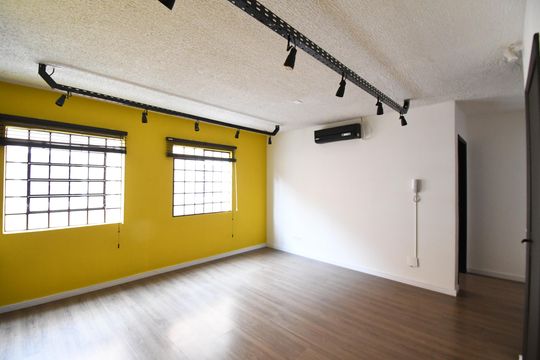 Sala/Cozinha de apartamento para alugar com 1 quarto, 62m² em Bacacheri, Curitiba
