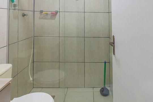 Banheiro de casa à venda com 2 quartos, 80m² em Mato Grande, Canoas