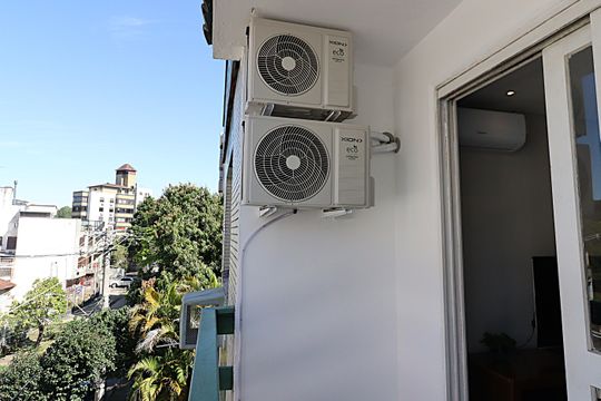 Sacada da Sala de apartamento à venda com 3 quartos, 167m² em Passo D’areia, Porto Alegre