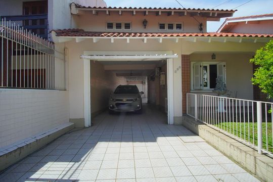 Garagem de casa à venda com 4 quartos, 329m² em Jardim Itu, Porto Alegre