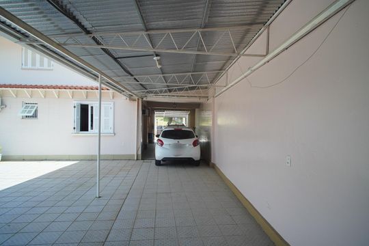 Garagem de casa à venda com 4 quartos, 329m² em Jardim Itu, Porto Alegre