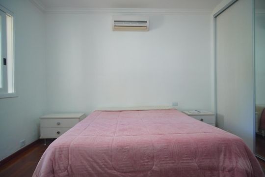 Suíte de casa à venda com 4 quartos, 329m² em Jardim Itu, Porto Alegre