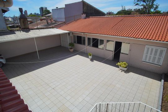 Quintal de casa à venda com 4 quartos, 329m² em Jardim Itu, Porto Alegre