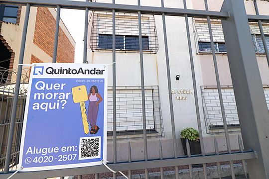 Plaquinha de apartamento para alugar com 3 quartos, 96m² em Navegantes, Porto Alegre