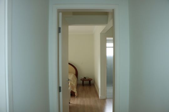 Corredor de apartamento para alugar com 3 quartos, 128m² em Jardim Santa Barbara, Embu das Artes