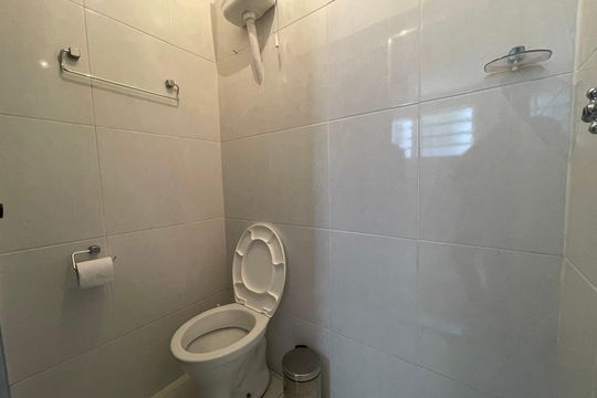 Banheiro de Serviço de casa para alugar com 4 quartos, 140m² em Jardim Bonfiglioli, São Paulo