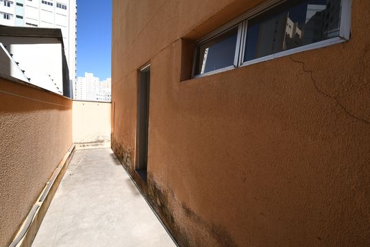 Quintal de kitnet/studio à venda com 1 quarto, 34m² em Vila Itapura, Campinas