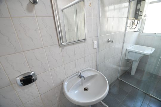 Banheiro Social de kitnet/studio à venda com 1 quarto, 34m² em Vila Itapura, Campinas