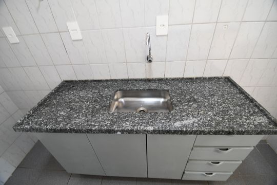 Cozinha de kitnet/studio à venda com 1 quarto, 34m² em Vila Itapura, Campinas