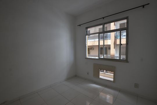 Quarto 1 de apartamento para alugar com 2 quartos, 80m² em Praça Seca, Rio de Janeiro