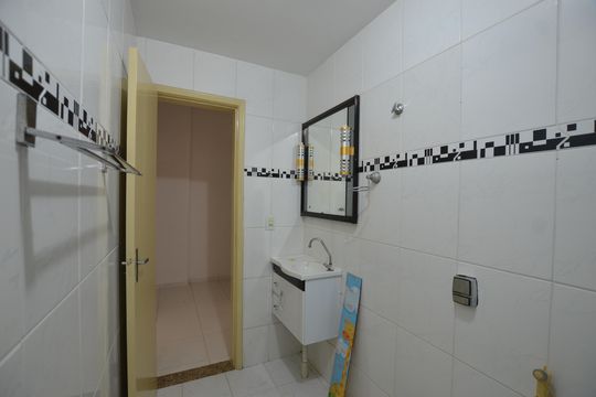 Banheiro de apartamento para alugar com 2 quartos, 80m² em Praça Seca, Rio de Janeiro