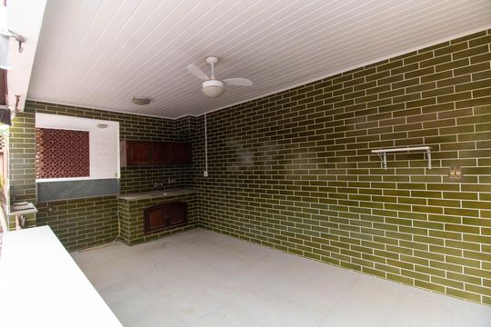 Área externa de casa de condomínio à venda com 5 quartos, 420m² em Itaipu, Niterói
