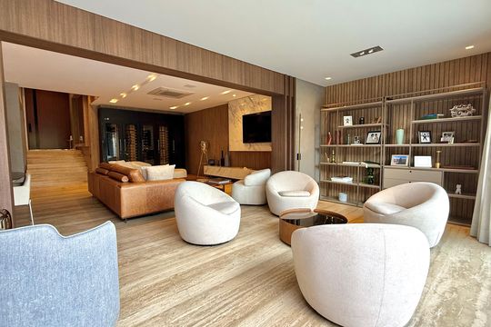 Sala de casa de condomínio à venda com 4 quartos, 500m² em Jardim Paulista, Barueri