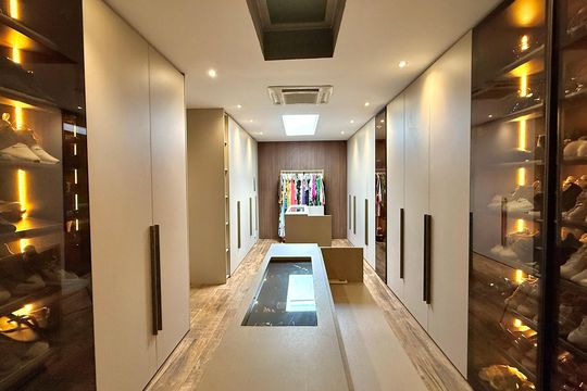 Closet de casa de condomínio à venda com 4 quartos, 500m² em Jardim Paulista, Barueri